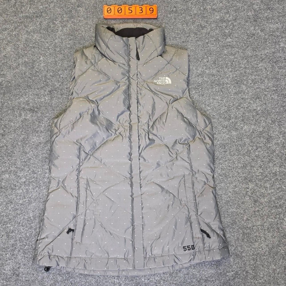 The North Face 550 Vest Women's Size XS Gray with White Polka Dots Puffer.